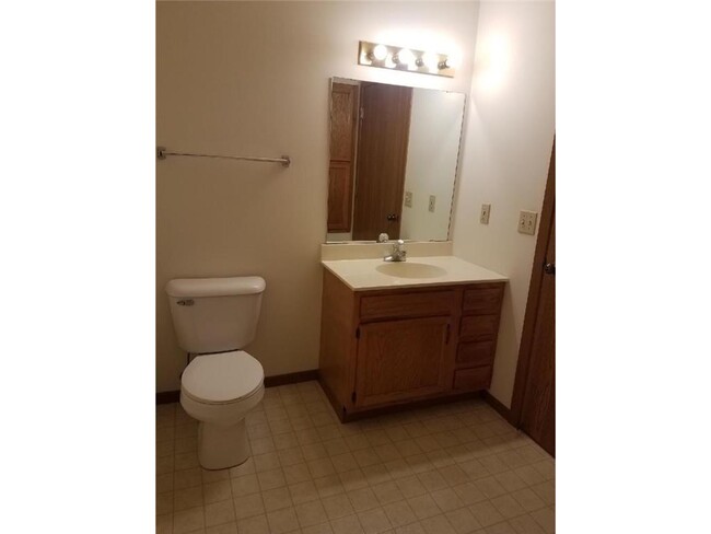 Building Photo - 1232 Spruce Ct