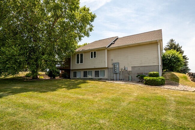 Building Photo - 7 Redtail Ct