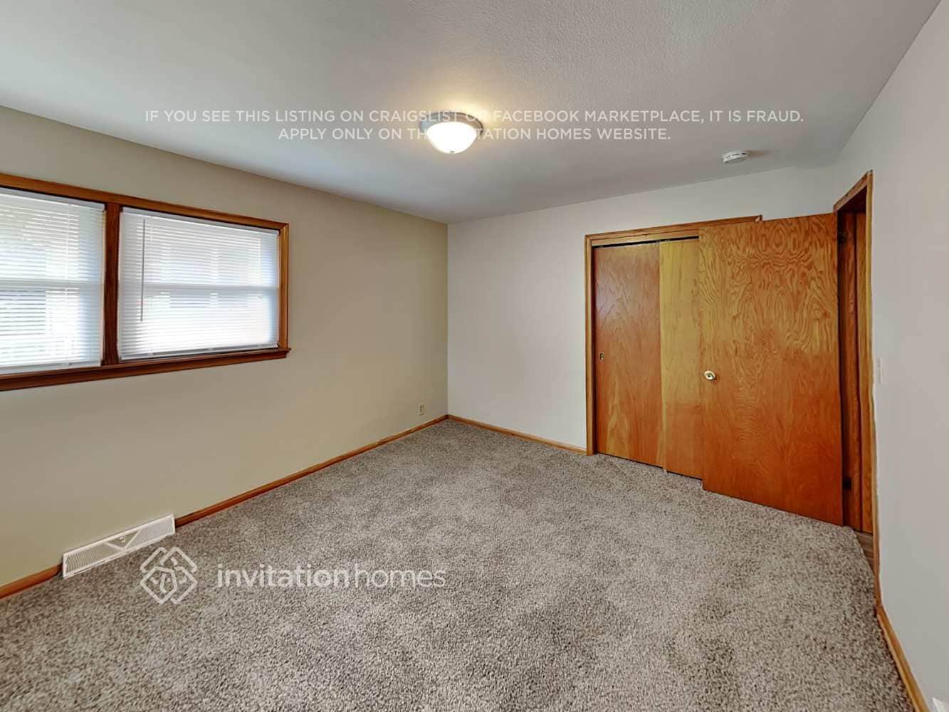 Building Photo - 3227 34th Ave S