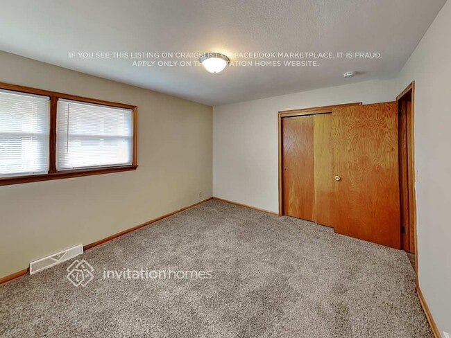 Building Photo - 3227 34th Ave S