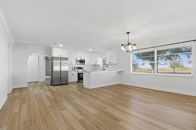 Building Photo - 4420 W Carmen St