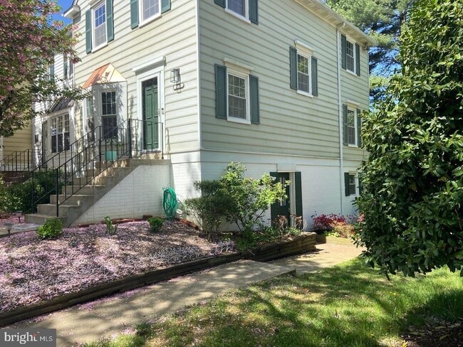 Building Photo - 1524 Marlborough Ct