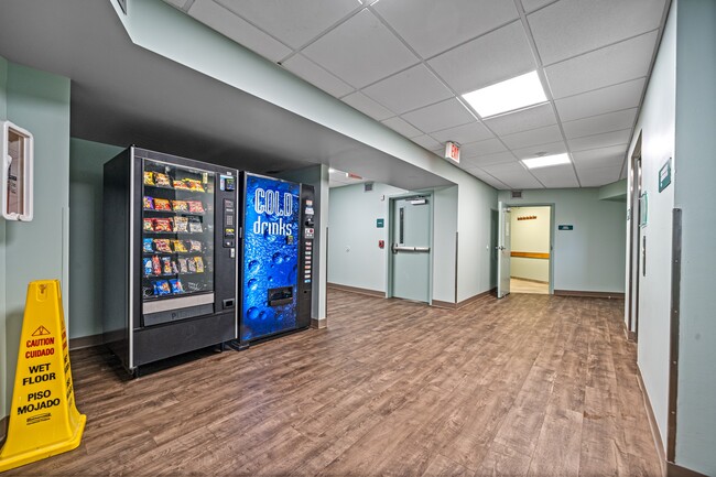 Building Photo - 6102 Seawall Blvd