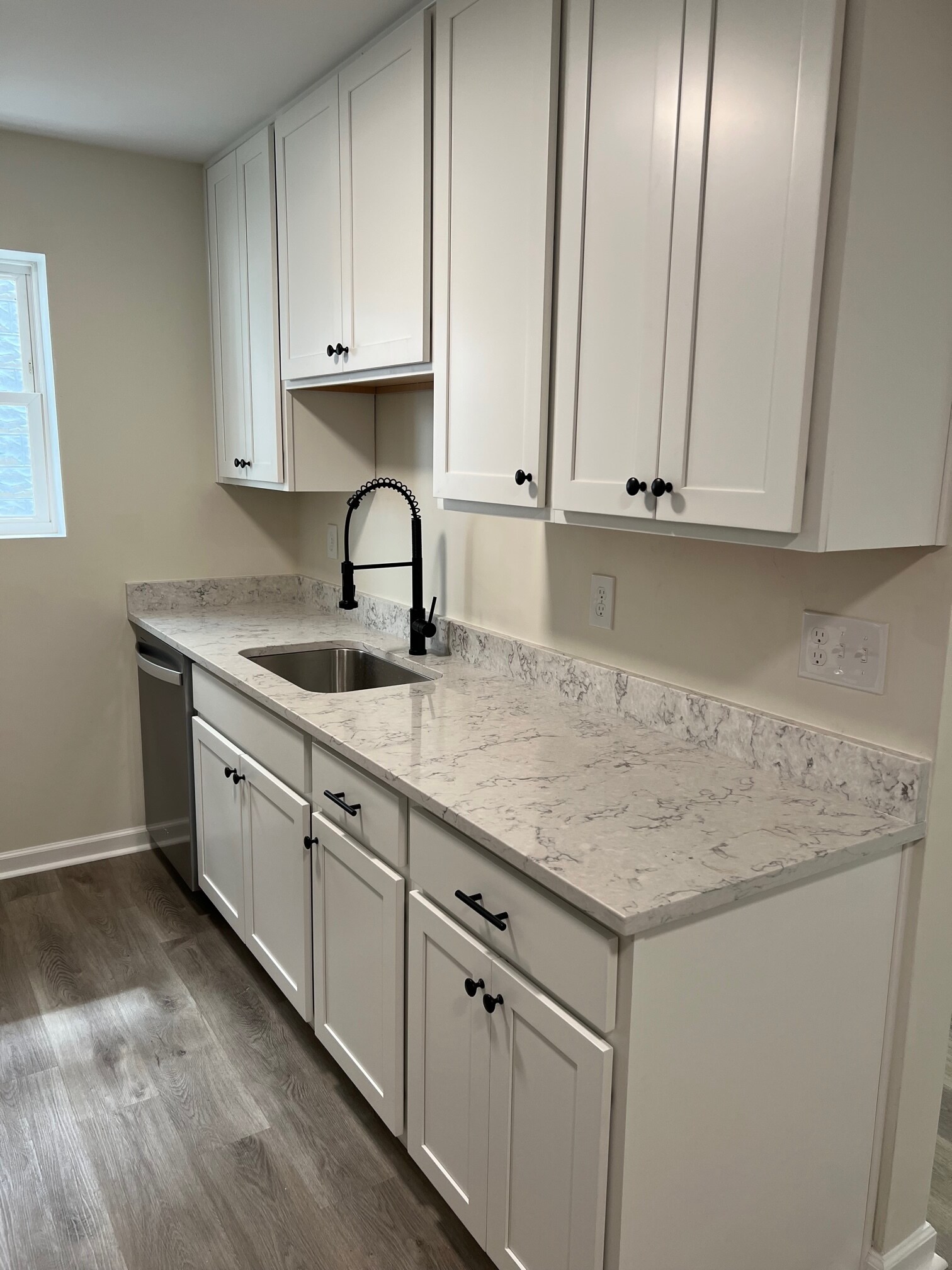 Quartz Countertops - 7 Cypress St
