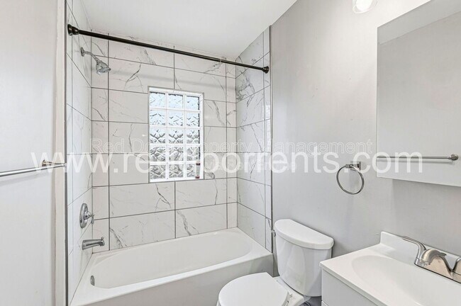 Building Photo - 218 Jefferson Ave