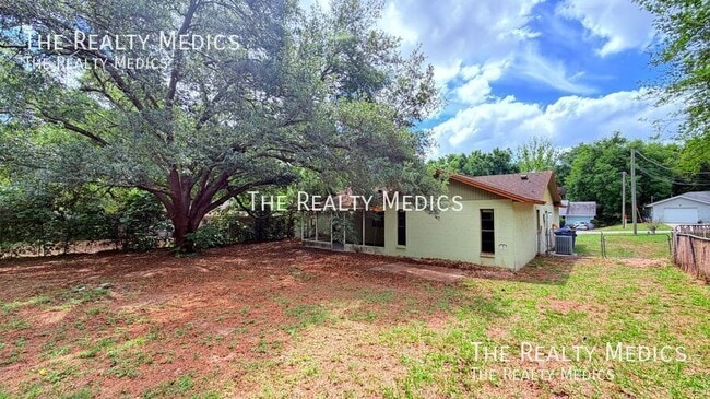 Building Photo - 104 E Osceola St