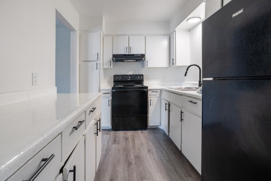 Building Photo - Tuscany Square Apartments