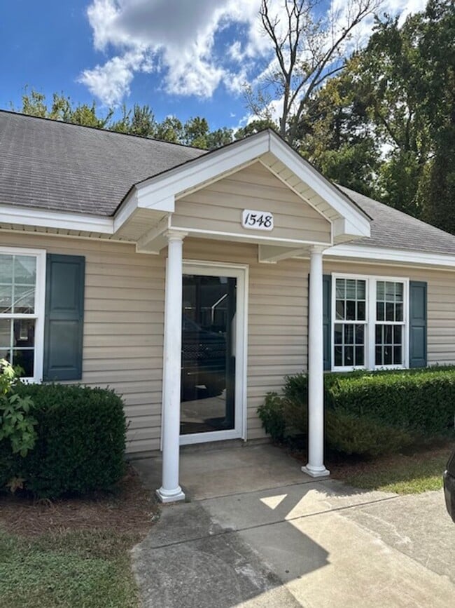 Primary Photo - 1548 Surrey Ct