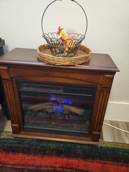 Building Photo - 204 E 3rd Ave