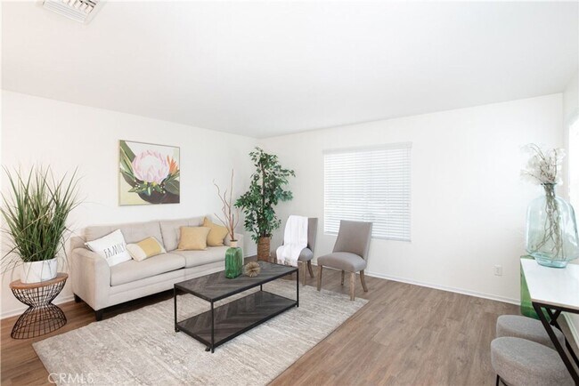 Building Photo - 1425 Crown Cir
