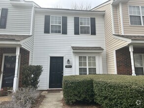 Building Photo - 2 Bedroom Townhome in Maplecrest Complex!!