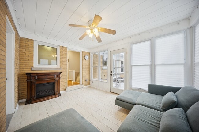 Building Photo - 814 S Evergreen Ave