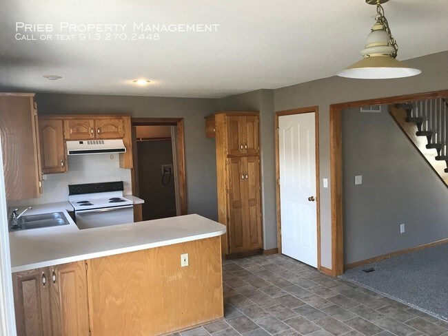 Building Photo - Riggs Duplex - Available July 16th