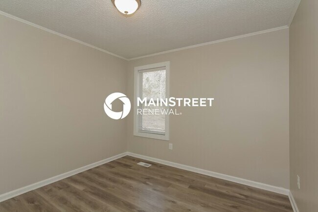 Building Photo - 3 Bedroom Pet-Friendly Home in Charlotte, NC with Main Street Renewal