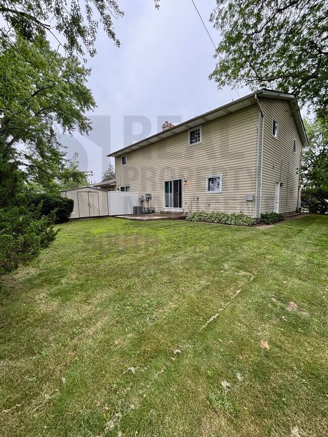 Building Photo - 1513 Monticello Park Dr