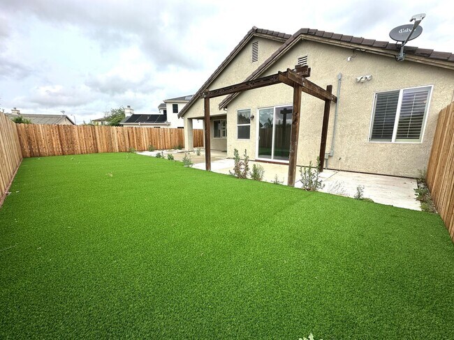 Building Photo - Beautiful 3-bedroom home in the heart of Manteca