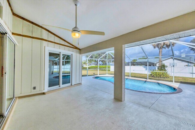 Building Photo - Annual Pool Home for Rent in Englewood