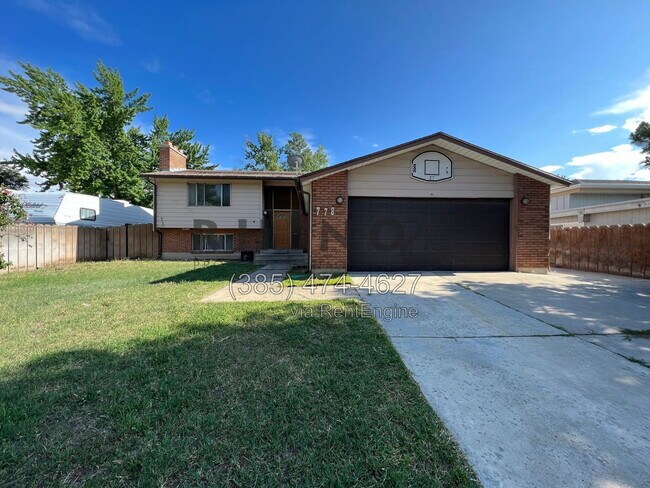 Building Photo - 778 E Enchanted Dr
