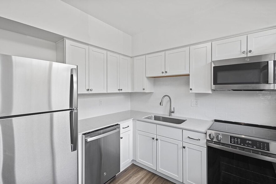 Building Photo - 1326 Corona