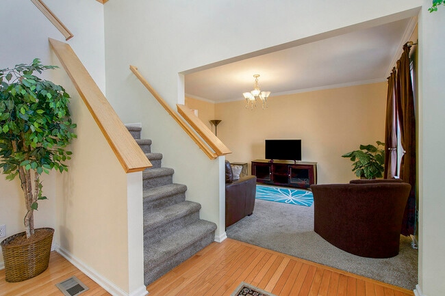 Building Photo - 7848 Trotters Park St
