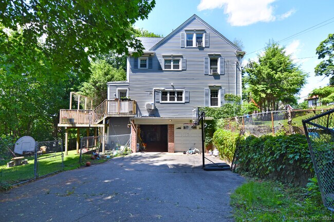 Building Photo - 541 Willow St