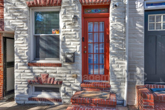 Building Photo - 232 S Castle St