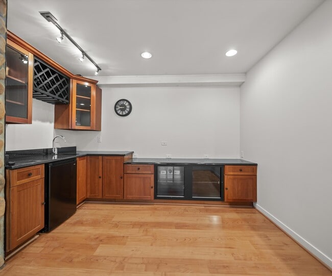 Building Photo - 1696 Reserve Ct