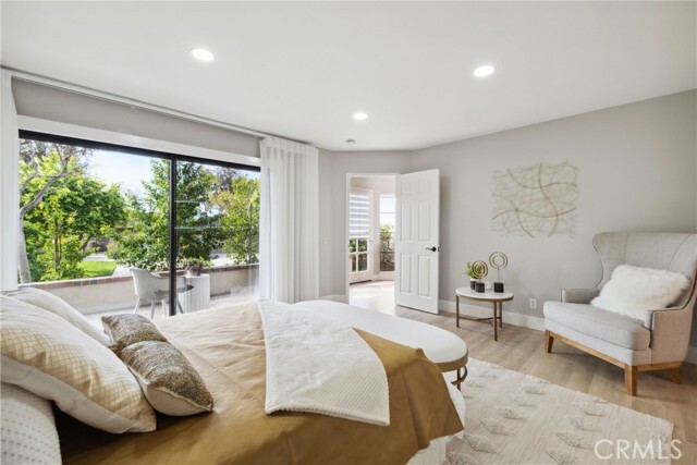 Building Photo - 25 Palos