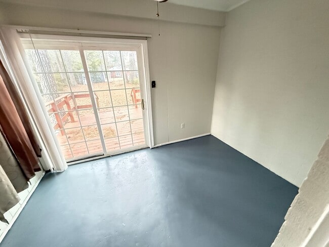 Building Photo - 2825 Amherst Rd