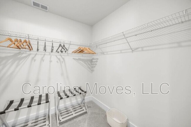 Building Photo - 860 Pleasant Fls Dr