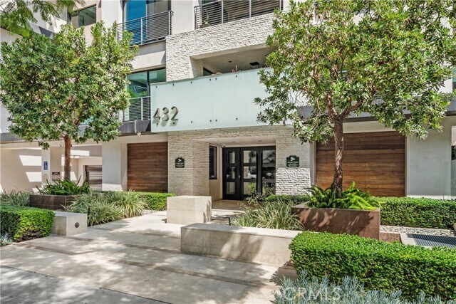 Building Photo - 432 N Oakhurst Dr