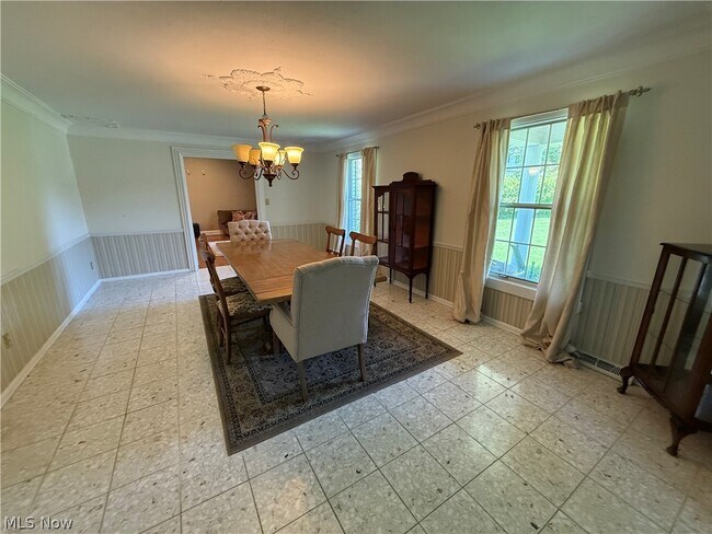 Building Photo - 6803 Cranbrook Dr