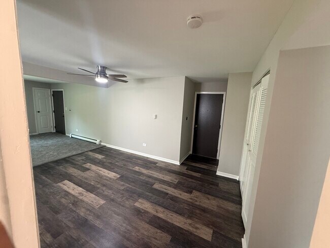 Building Photo - 1110 Chalet Dr