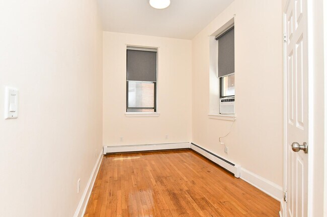 Building Photo - 1115 Willow Ave