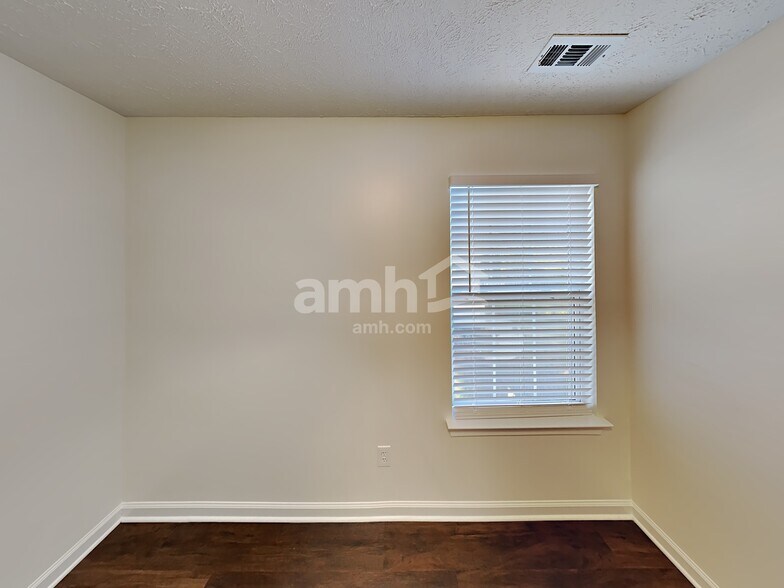 Building Photo - 3470 Esquire Dr