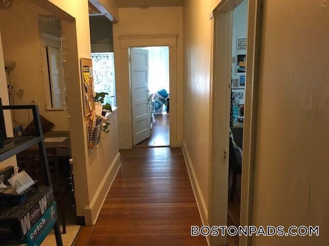 Building Photo - 1589 Beacon St