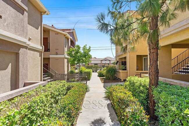 Building Photo - Serene 2-Bedroom/2 Bath Condo in Gated Mur...