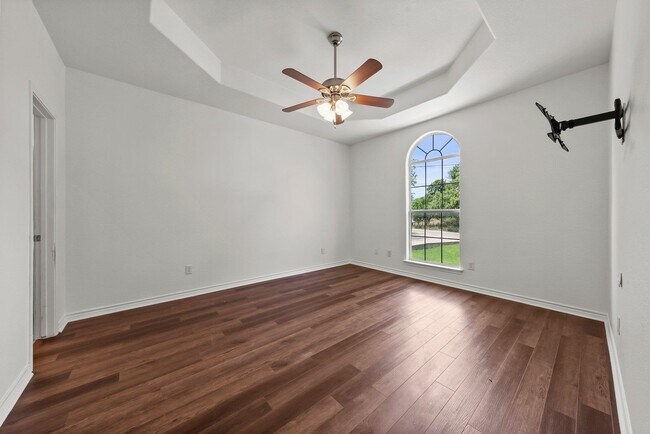 Building Photo - 136 W Maple Dr
