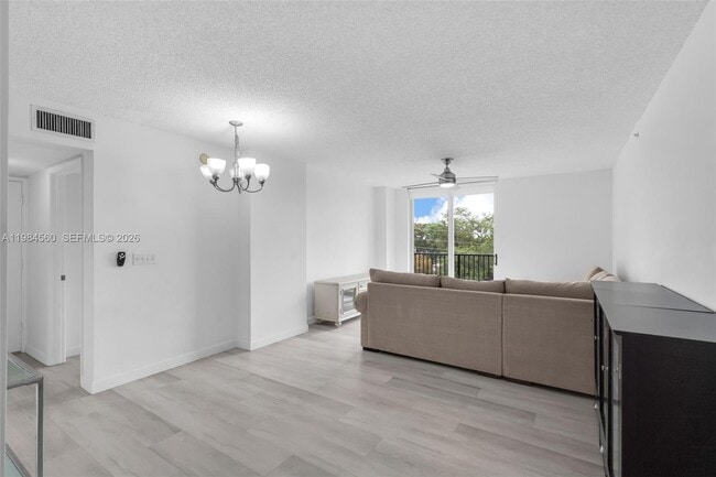 Building Photo - 520 SE 5 Ave