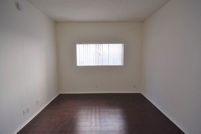 Building Photo - 11315 Moorpark St