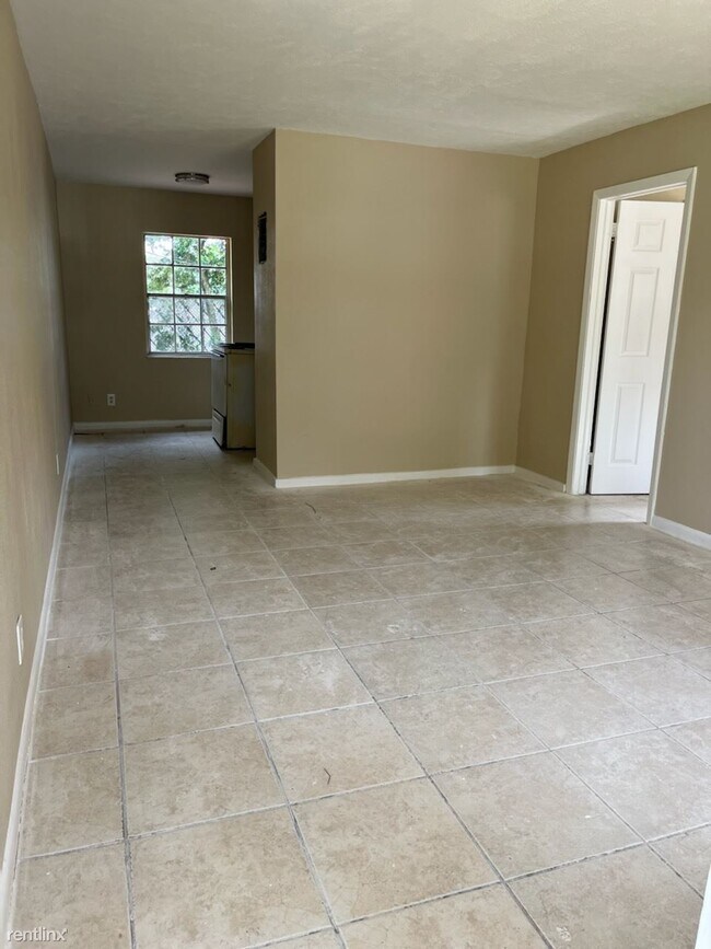 1 br, 1 bath Duplex 1405 College Park La... 1405 College Park Ln