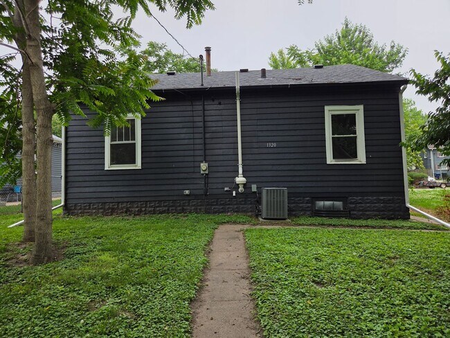 Building Photo - Lovely 3 BR, 1 BA home!