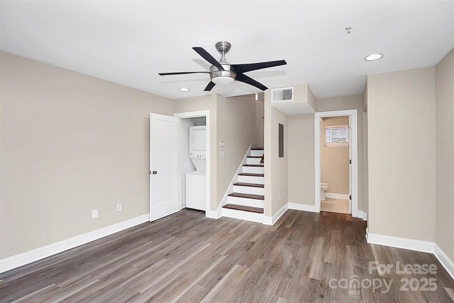 Building Photo - 2040 Atherton Heights Ln