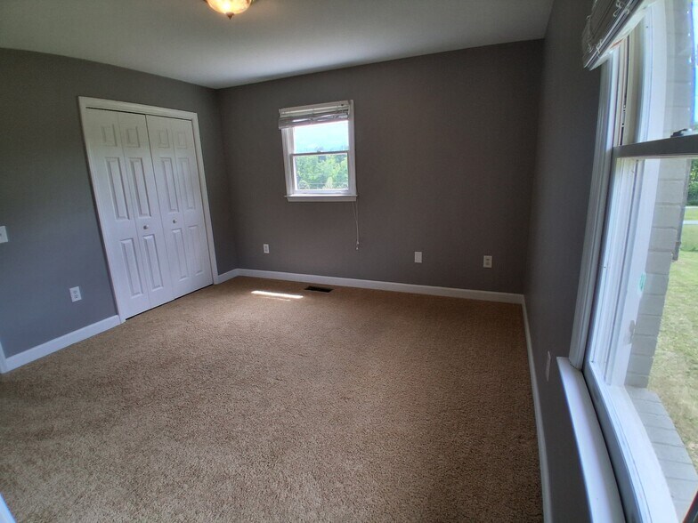 Building Photo - 613 Timber Ridge Rd