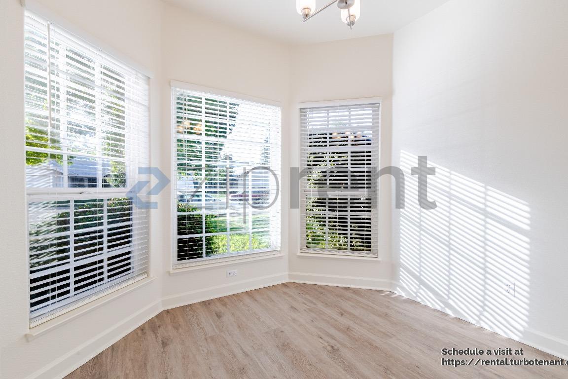 Building Photo - 2703 Albany Ave