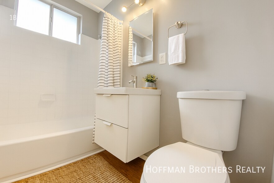 Building Photo - 3005 Normandie Ave