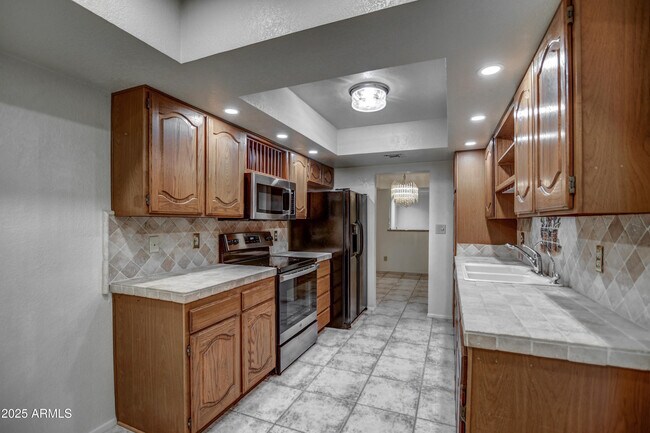 Building Photo - 4303 E Cactus Rd