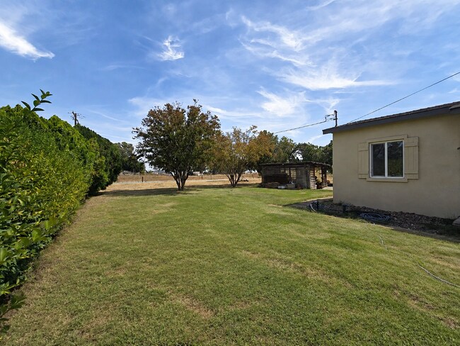 Building Photo - 10990 Twin Cities Rd