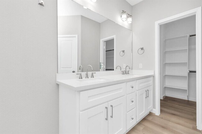 Building Photo - 2347 Hoskins Dr