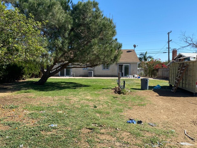 Building Photo - Single story 4 Bedroom for Lease Jurupa Va...